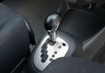 Подержанный автомобиль Toyota Vitz 2009 года (14 фото)