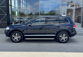 Подержанный автомобиль Volkswagen Touareg 2005 года (8 фото)