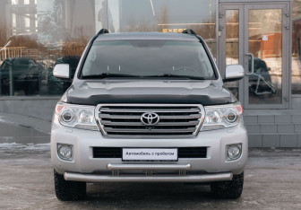 Подержанный автомобиль Toyota Land Cruiser Suv 2012 года (2 фото)