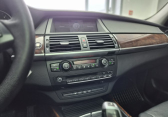Подержанный автомобиль BMW X5 2008 года (12 фото)