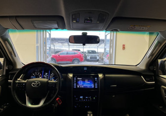 Подержанный автомобиль Toyota Fortuner 2017 года (9 фото)