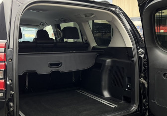 Подержанный автомобиль Toyota Land Cruiser Prado 2019 года (14 фото)