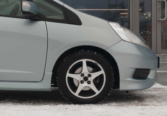 Подержанный автомобиль Honda Fit Shuttle 2012 года (9 фото)