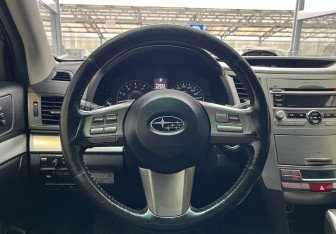Подержанный автомобиль Subaru Legacy Wagon 2010 года (10 фото)