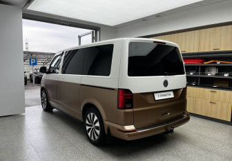 Подержанный автомобиль Volkswagen Multivan 2021 года (6 фото)
