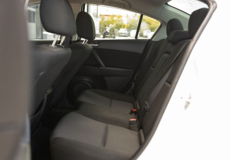 Подержанный автомобиль Mazda Axela Sedan 2012 года (19 фото)