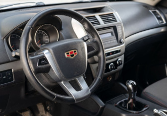 Подержанный автомобиль Geely Emgrand X7 2016 года (11 фото)