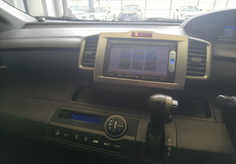 Подержанный автомобиль Honda Freed 2014 года (11 фото)