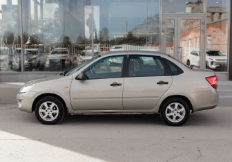 Подержанный автомобиль LADA (ВАЗ) Granta Sedan 2012 года (8 фото)