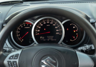 Подержанный автомобиль Suzuki Grand Vitara 2010 года (13 фото)
