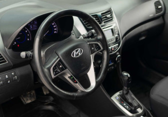 Подержанный автомобиль Hyundai Solaris Hatchback 2014 года (11 фото)