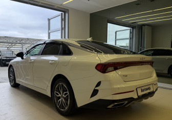 Подержанный автомобиль Kia K5 2022 года (5 фото)