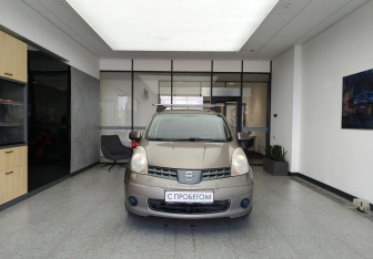 Подержанный автомобиль Nissan Note 2007 года (2 фото)