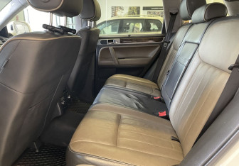 Подержанный автомобиль Volkswagen Touareg 2008 года (9 фото)