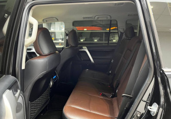 Подержанный автомобиль Toyota Land Cruiser Prado 2017 года (14 фото)