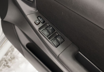 Подержанный автомобиль Toyota Corolla Hatchback 2001 года (15 фото)