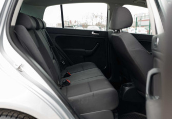 Подержанный автомобиль Volkswagen Golf Plus 2011 года (18 фото)