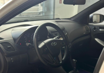 Подержанный автомобиль Hyundai Solaris Sedan 2015 года (8 фото)