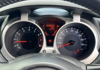 Подержанный автомобиль Nissan Juke 2016 года (11 фото)