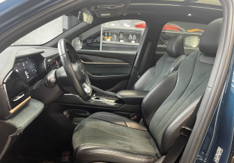 Подержанный автомобиль Geely Monjaro 2023 года (12 фото)