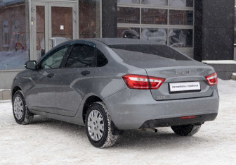 Подержанный автомобиль LADA (ВАЗ) Vesta Sedan 2019 года (7 фото)