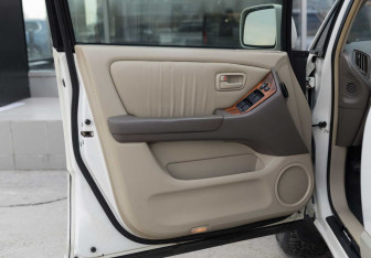 Подержанный автомобиль Lexus RX 2000 года (16 фото)