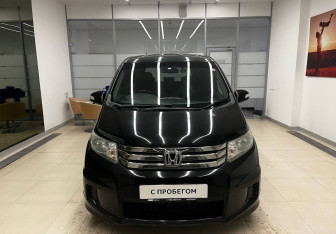 Подержанный автомобиль Honda Freed 2014 года (3 фото)