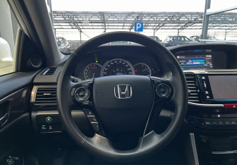 Подержанный автомобиль Honda Accord Sedan 2017 года (12 фото)