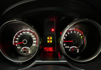 Подержанный автомобиль Mitsubishi Pajero 2012 года (10 фото)