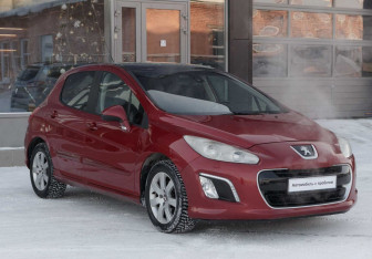 Подержанный автомобиль Peugeot 308 Hatchback 2012 года (3 фото)