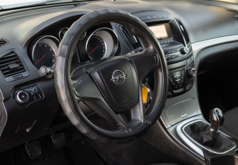 Подержанный автомобиль Opel Insignia Liftback 2014 года (11 фото)