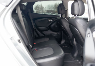 Подержанный автомобиль Hyundai ix35 2012 года (19 фото)