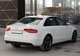 Подержанный автомобиль Audi A4 Sedan 2014 года (5 фото)