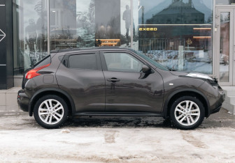 Подержанный автомобиль Nissan Juke 2011 года (4 фото)