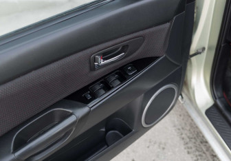 Подержанный автомобиль Mazda 3 Sedan 2008 года (16 фото)