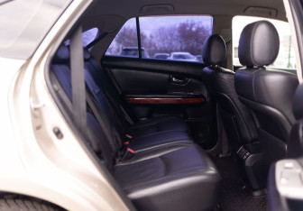 Подержанный автомобиль Lexus RX 2005 года (22 фото)