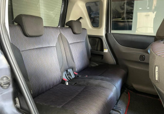 Подержанный автомобиль Suzuki Solio 2013 года (11 фото)