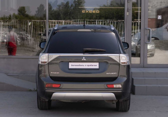 Подержанный автомобиль Mitsubishi Outlander 2014 года (6 фото)