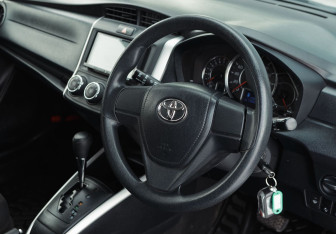 Подержанный автомобиль Toyota Corolla Wagon 2018 года (11 фото)