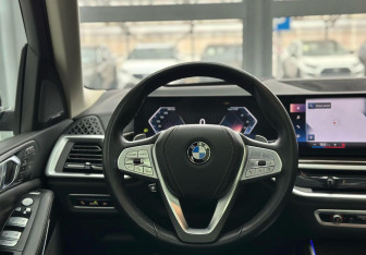 Подержанный автомобиль BMW X7 2023 года (7 фото)
