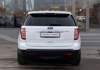 Подержанный автомобиль Ford Explorer 2014 года (6 фото)
