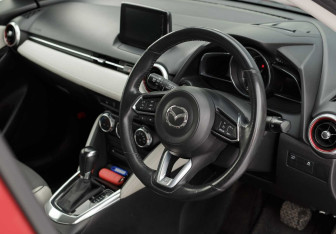 Подержанный автомобиль Mazda Demio 2016 года (11 фото)