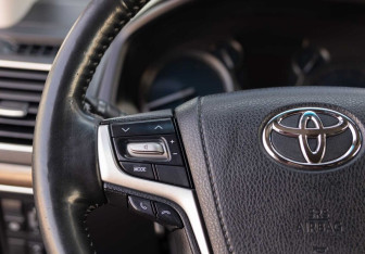 Подержанный автомобиль Toyota Land Cruiser Prado 2019 года (11 фото)
