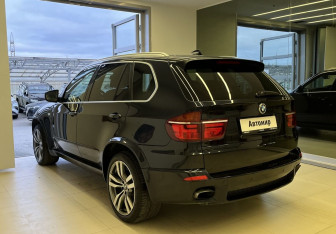 Подержанный автомобиль BMW X5 2009 года (6 фото)