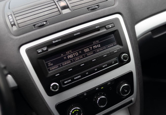 Подержанный автомобиль Skoda Octavia Liftback 2011 года (13 фото)