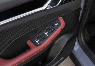 Подержанный автомобиль Geely Coolray 2024 года (17 фото)