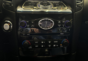 Подержанный автомобиль Infiniti FX 2010 года (9 фото)