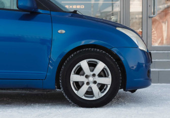 Подержанный автомобиль Suzuki Swift Hatchback 2009 года (9 фото)