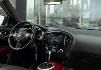 Подержанный автомобиль Nissan Juke 2011 года (10 фото)