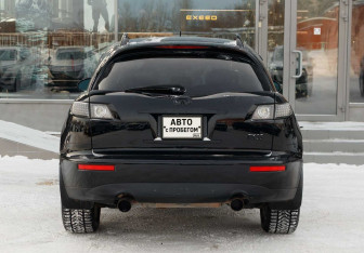 Подержанный автомобиль Infiniti FX 2005 года (6 фото)